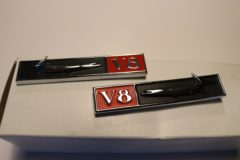Emblem "V8"