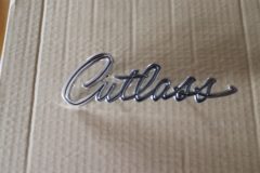 Emblem "Cutlass"