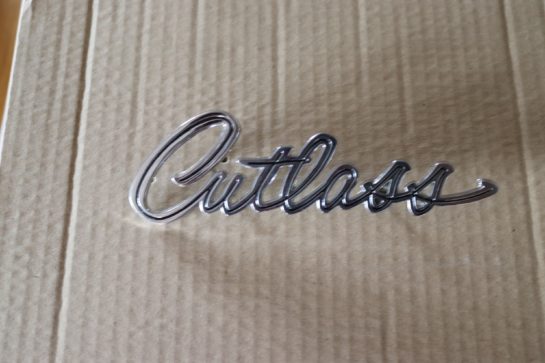 Emblem "Cutlass"