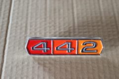 Emblem "442"