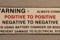 Battery Warning Dekal Oldsmobile 1962-65