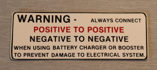 Battery Warning Dekal Oldsmobile 1962-65