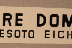 Ventilkåpsdekal DeSoto (Svart) 1955-57