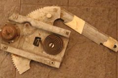 Fönstermekanism Vänster Fram 1960-62 Mopar 4d sedan STW