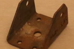 Bladfjäderfäste Främre 1968-71 Dart Valiant  6 cyl